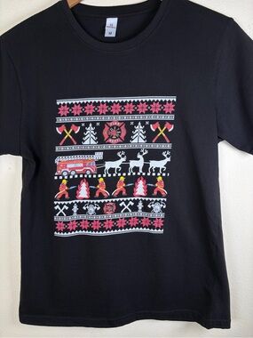 Firefighter Christmas Ugly Sweater Graphic T-Shirt M Black Cotton Holiday Tee